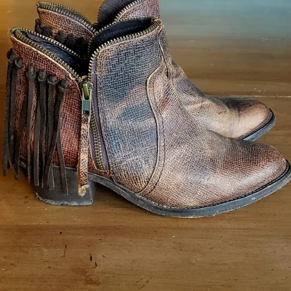 Corral Fringe Zip Booties | Brown | Size 8.5 - Picture 2 of 4